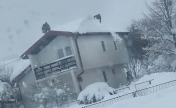 Heroji u snijegu: Vatrogasci iz Kneževa spasili kuću ratnog vojnog invalida od urušavanja